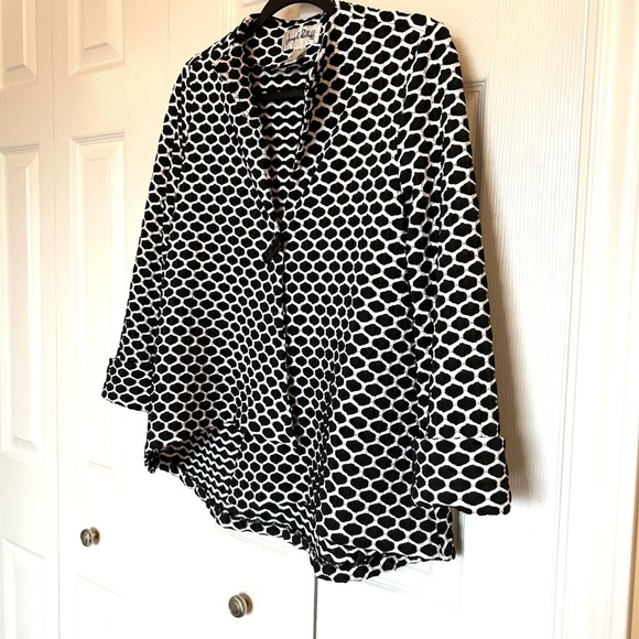 Joseph Ribkoff Asymmetrical One Button Wrap Front Jacket Black/White PrintSize 4 - Picture 4 of 14